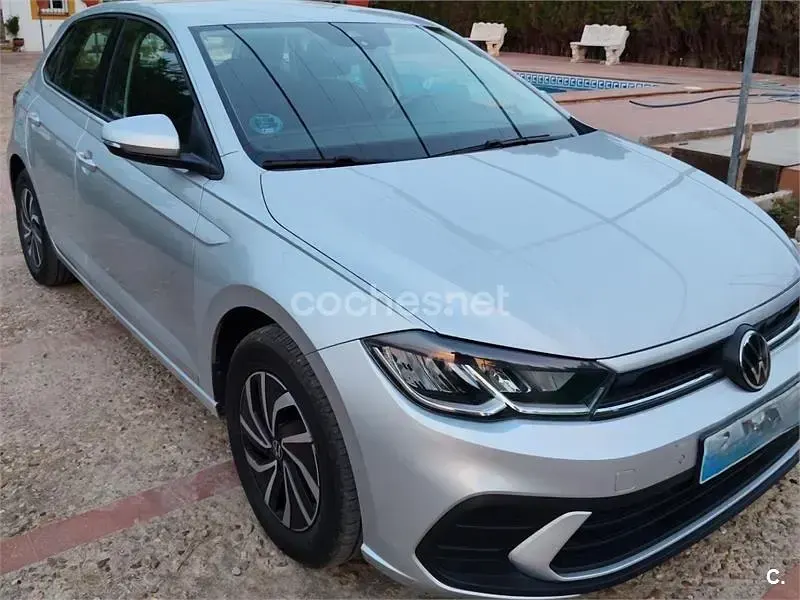 Usado VW Polo Life 95 CV (69 kW) 2024 Gris / plata Utilitario