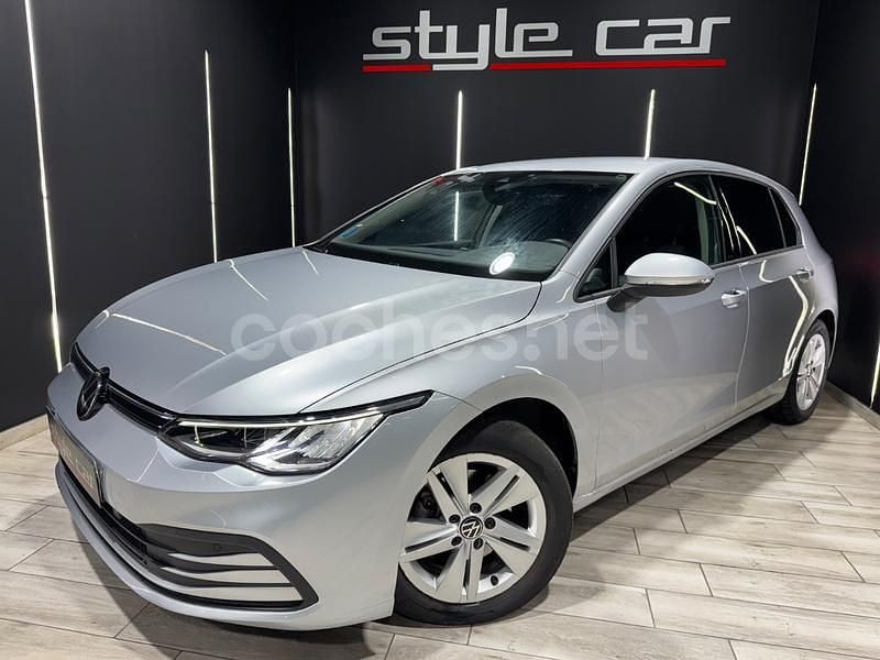 Usado VW Golf VIII Life 110 CV (80 kW) 2021 Gris / plata Berlina