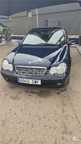 Usado Mercedes C200 Avantgarde 116 CV (85 kW) 2001 Azul Familiar