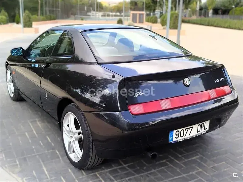 Usado Alfa Romeo GTV 165 CV (121 kW) 2005 Negro Coupe