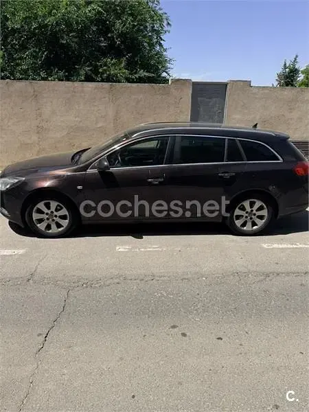 Usado Opel Insignia Excellence 130 CV (95 kW) 2013 Marrón Familiar