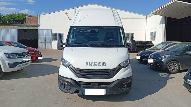 Blanco Usado 2022 Iveco Daily Monovolumen | 20.500 € (Super precio) - Imagen 1/4