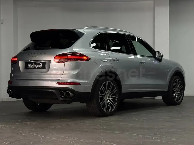 Usado Porsche Cayenne S E-Hybrid Platinum Edition 416 CV (305 kW) 2016 Gris / plata SUV