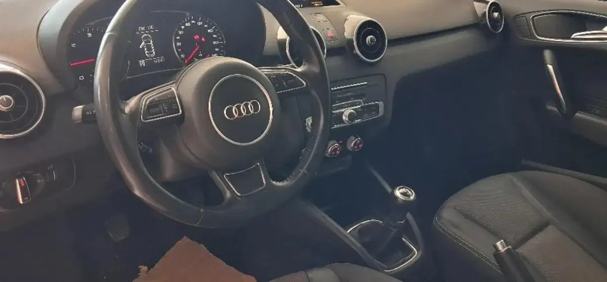 Usado Audi A1 Design 90 CV (66 kW) 2015 Rojo Utilitario