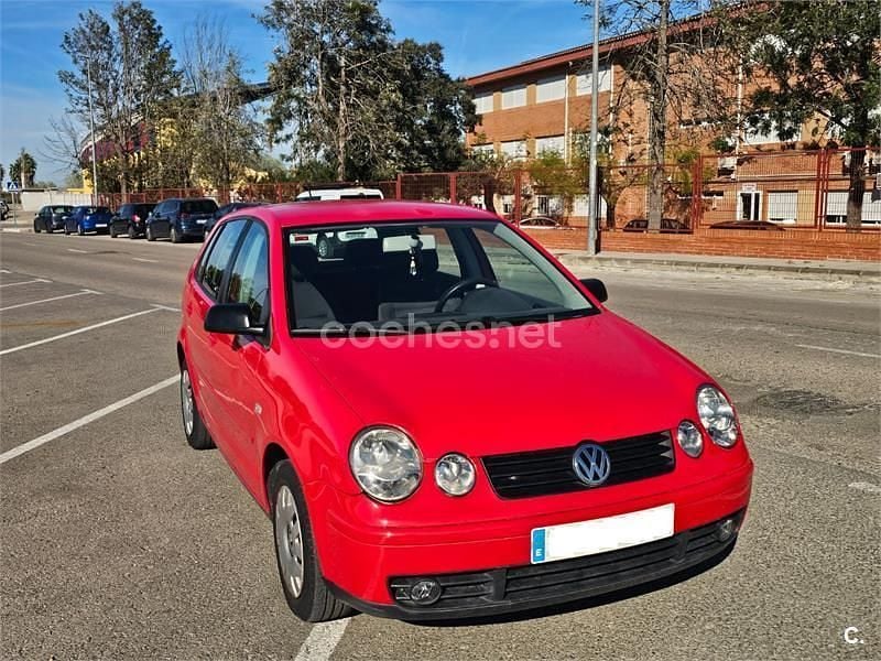 Usado VW Polo Trendline 75 CV (55 kW) 2003 Rojo Berlina