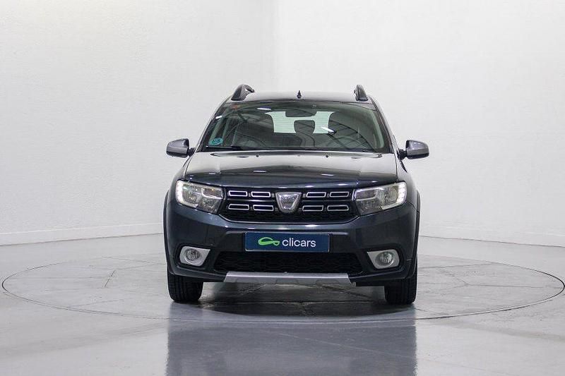 Usado Dacia Sandero Essentiel 75 CV (55 kW) 2019 Gris / plata Berlina