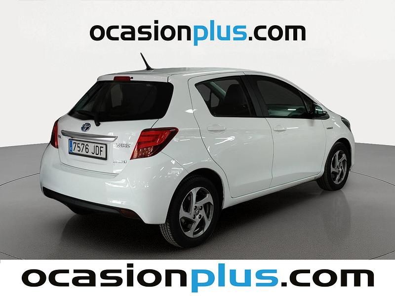 Usado Toyota Yaris Hybrid Active 100 CV (73 kW) 2015 Blanco Utilitario