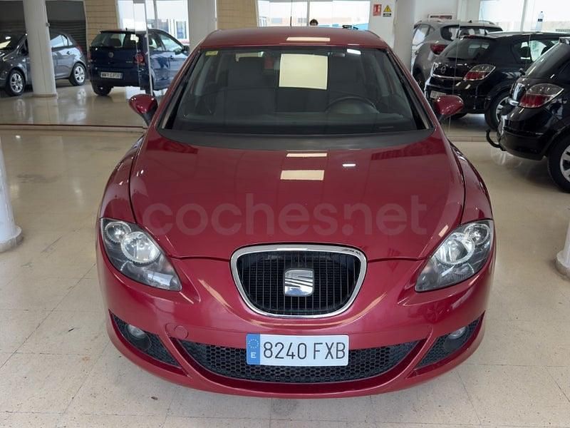 Usado Seat Leon Sport 105 CV (77 kW) 2007 Granate Utilitario