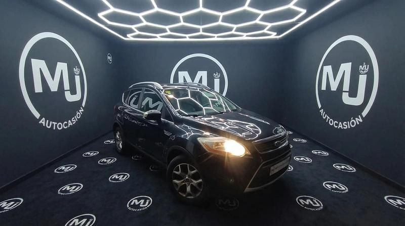 Usado Ford Kuga Titanium 136 CV (100 kW) 2009 Negro SUV