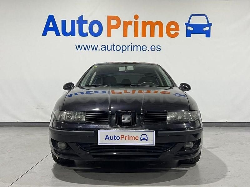 Usado Seat Leon Sport 105 CV (77 kW) 2003 Negro Utilitario