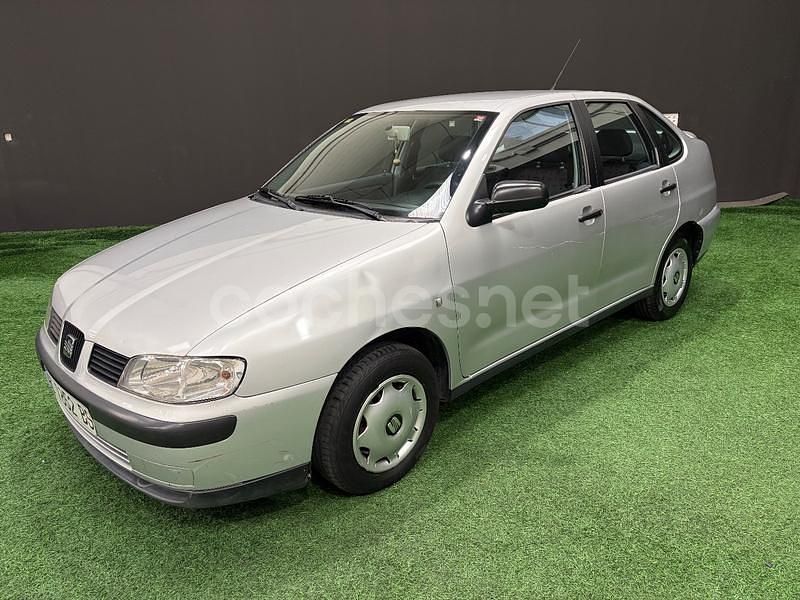 Gris / plata Usado 1999 Seat Cordoba Stella Berlina | 1350 € - Imagen 1/4