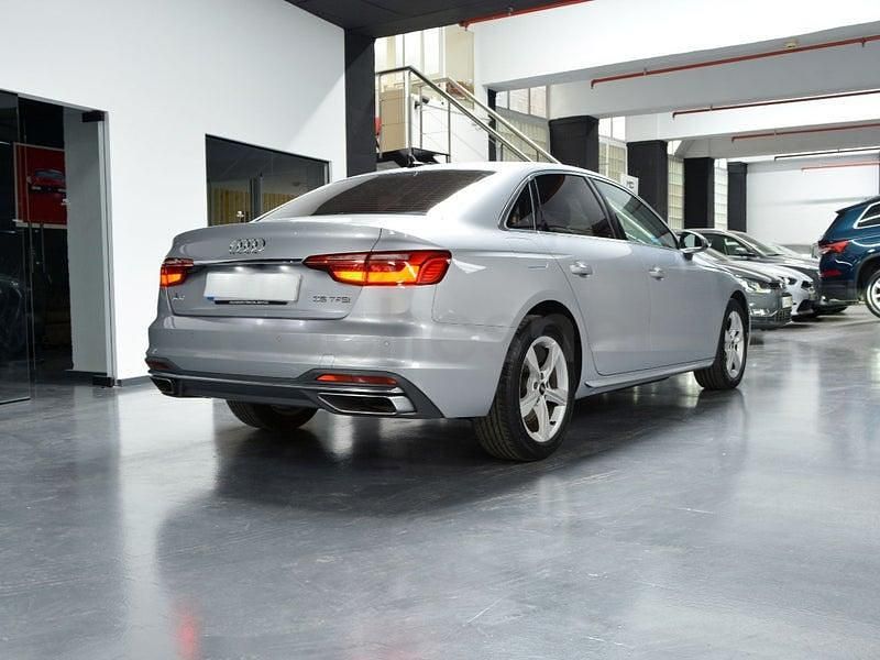 Usado Audi A4 Advanced Plus 150 CV (110 kW) 2021 Gris / plata Berlina