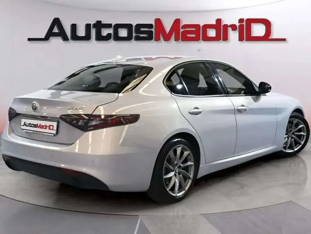 Usado Alfa Romeo Giulia Sprint 160 CV (117 kW) 2023 Gris Berlina