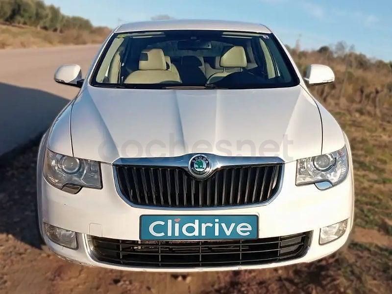 Usado Skoda Superb Exclusive 140 CV (102 kW) 2010 Blanco Berlina