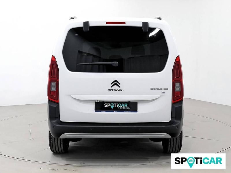 Usado Citroën Berlingo Shine 102 CV (75 kW) 2023 Blanco Monovolumen