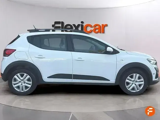 Usado Dacia Sandero Expression 91 CV (66 kW) 2024 Blanco Berlina
