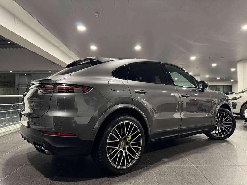 Usado Porsche Cayenne 462 CV (339 kW) 2022 Gris SUV