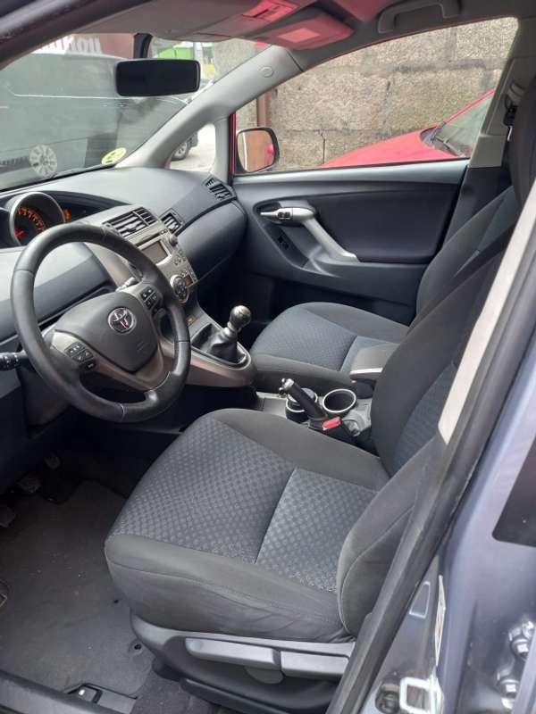 Usado Toyota Auris Active 90 CV (66 kW) 2010 Azul Utilitario