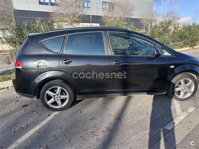 Usado Seat Altea XL Reference 105 CV (77 kW) 2011 Negro Monovolumen