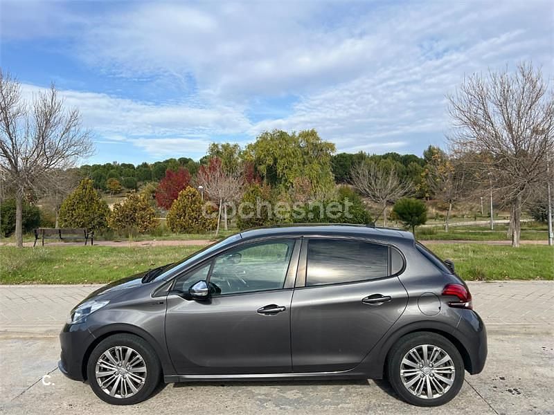 Gris / plata Usado 2019 Peugeot 208 Signature Sky Utilitario | 7900 € (Super precio) - Imagen 1/4