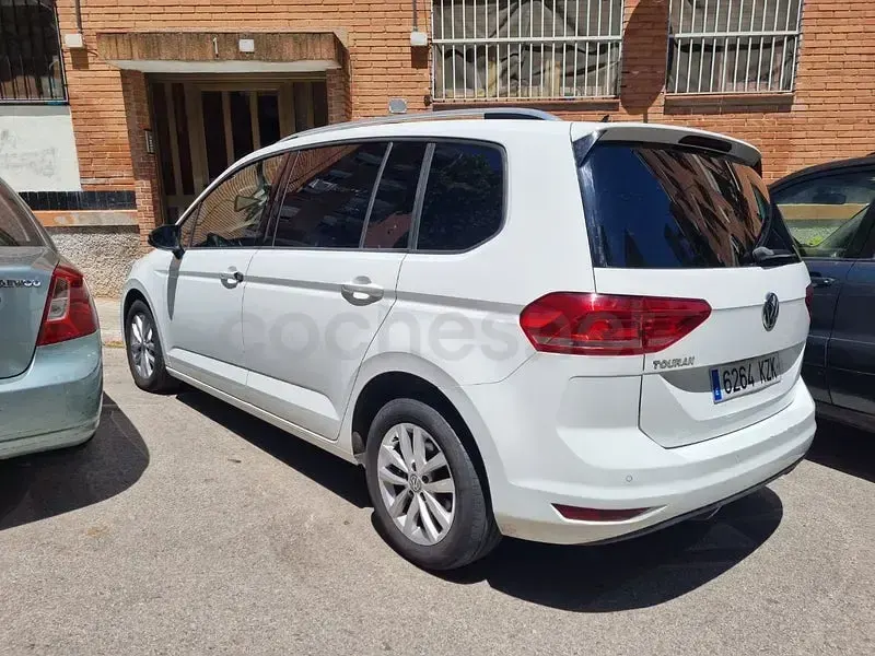 Usado VW Touran Advance 115 CV (84 kW) 2019 Blanco Monovolumen