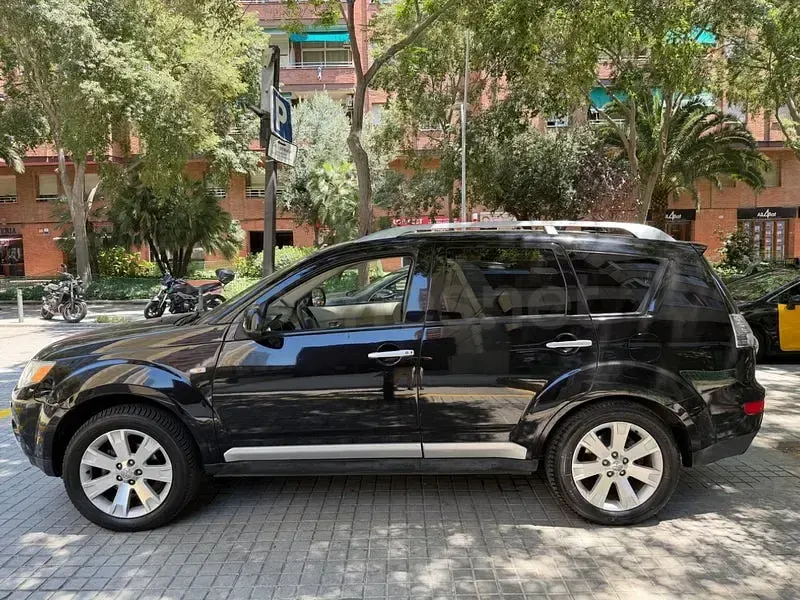 Usado Mitsubishi Outlander Intense 170 CV (125 kW) 2008 Negro SUV