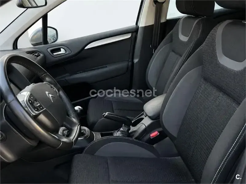 Usado Citroën C4 Live 120 CV (88 kW) 2018 Gris / plata Berlina