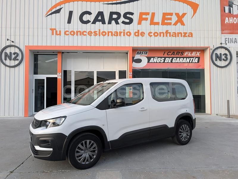 Usado Peugeot Rifter Allure 100 CV (73 kW) 2023 Blanco Monovolumen