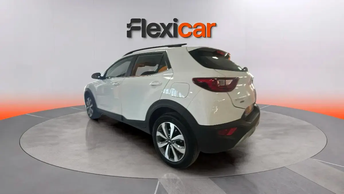 Usado Kia Stonic 101 CV (74 kW) 2025 Blanco SUV