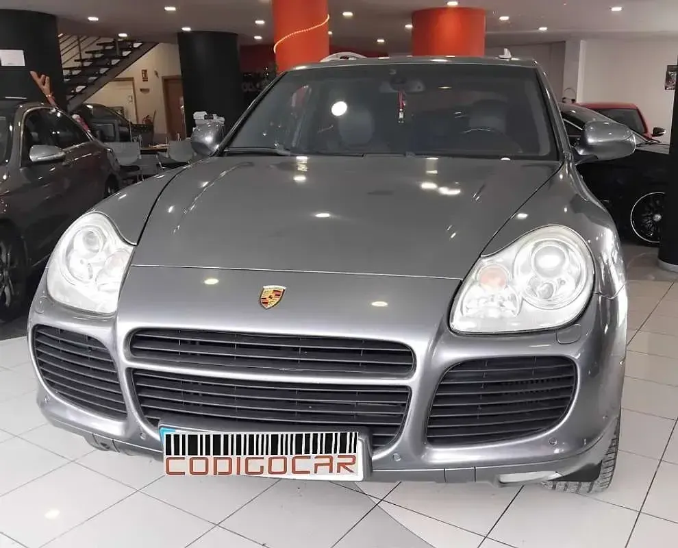 Usado Porsche Cayenne Turbo 450 CV (330 kW) 2003 Gris / plata SUV