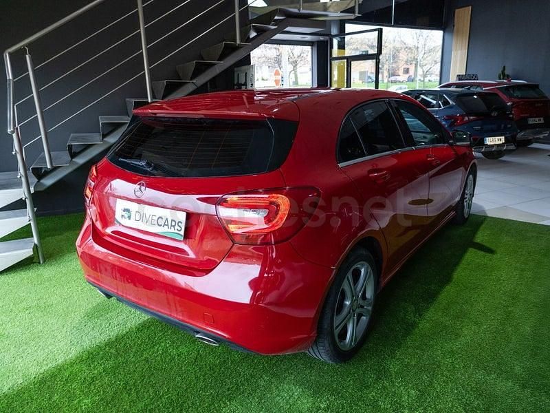 Usado Mercedes A180 Urban 109 CV (80 kW) 2015 Rojo Berlina