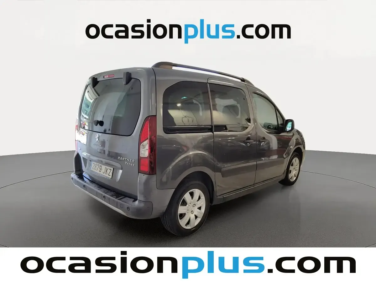 Usado Peugeot TePee Outdoor 120 CV (88 kW) 2015 Gris Familiar