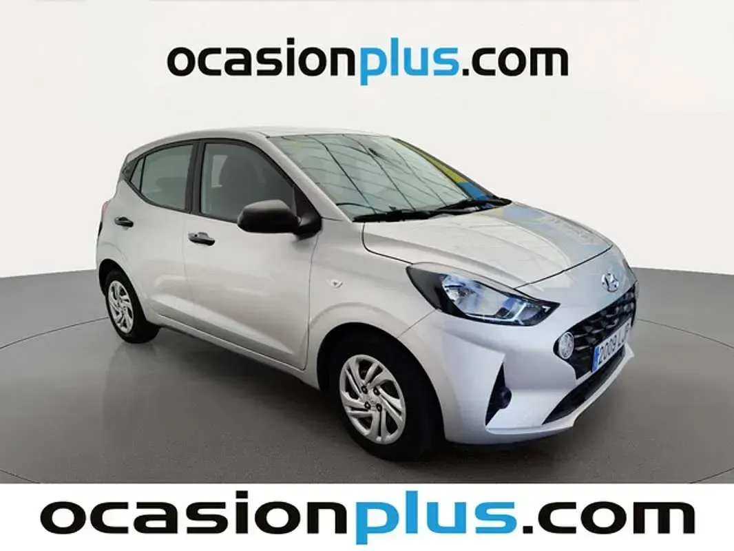 Usado Hyundai i10 67 CV (49 kW) 2020 Plateado Utilitario