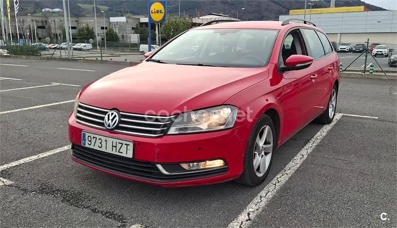 Usado VW Passat Highline 140 CV (102 kW) 2012 Rojo Familiar