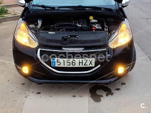 Begagnad Peugeot 208 Style 82 HK (60 kW) 2014 Svart Halvkombi