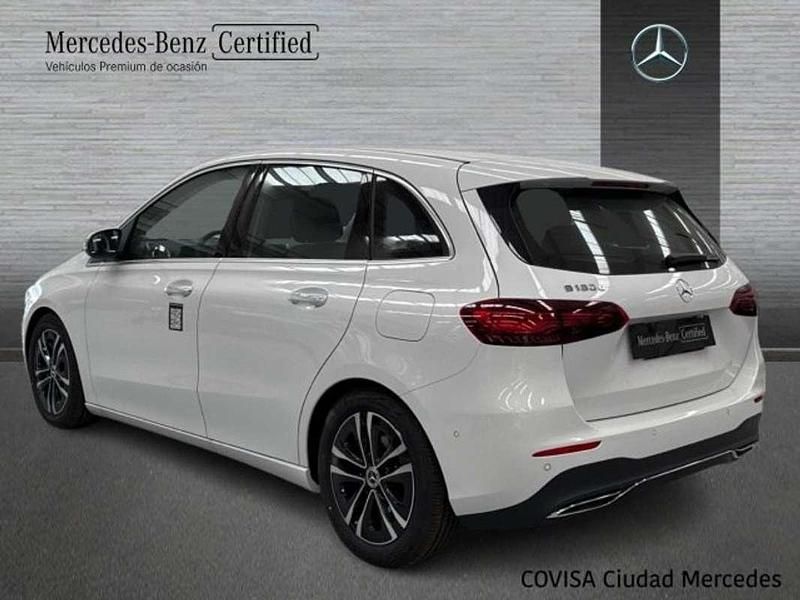 Usado Mercedes B180 116 CV (85 kW) 2024 Blanco digital Monovolumen