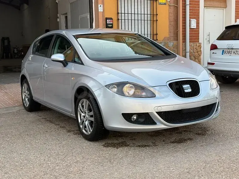 Usado Seat Leon Reference 102 CV (75 kW) 2007 Gris / plata Utilitario