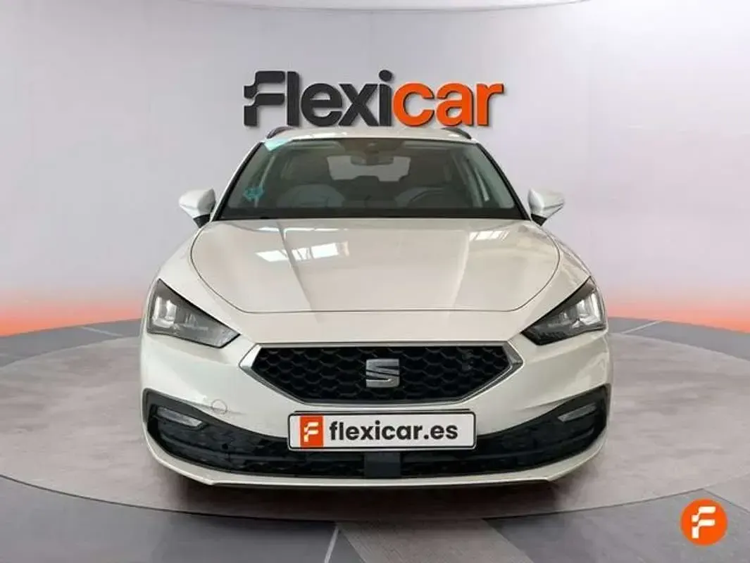 Usado Seat Leon Style 150 CV (110 kW) 2022 Blanco Berlina