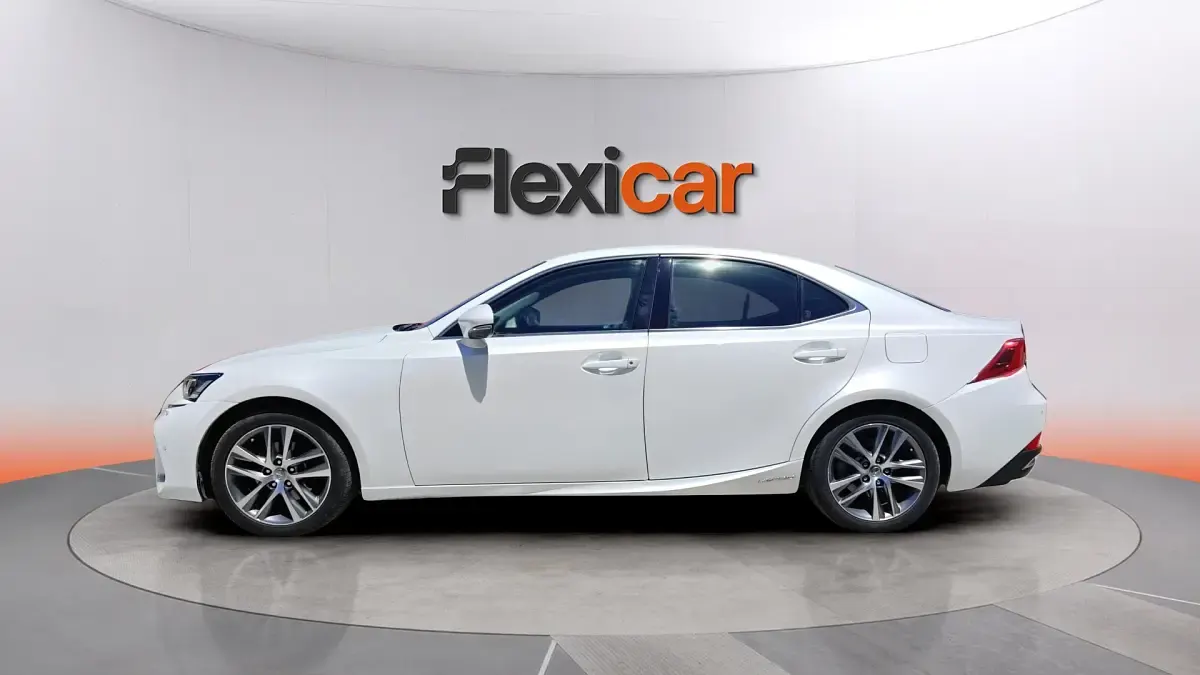 Usado Lexus IS300h Executive Line 223 CV (164 kW) 2019 Blanco Berlina