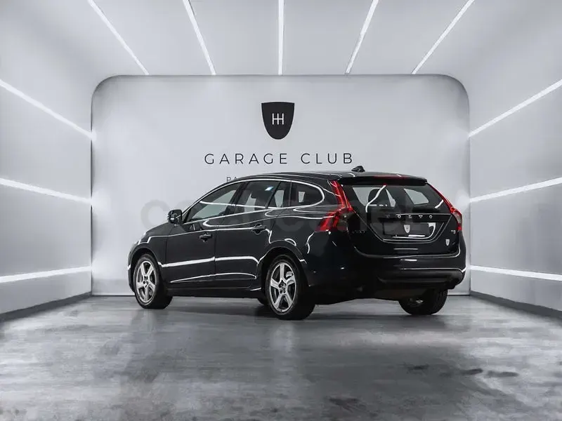 Usado Volvo V60 Momentum 203 CV (149 kW) 2012 Gris / plata Familiar