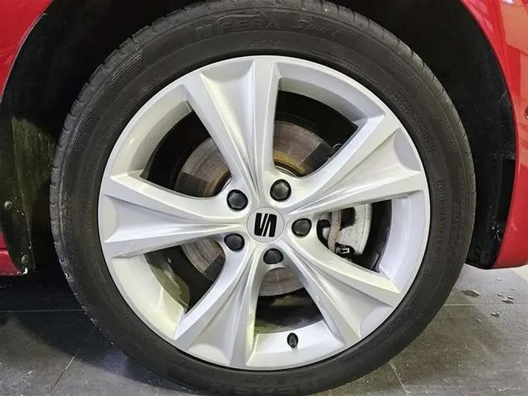 Usado Seat Leon FR 204 CV (150 kW) 2024 Rojo Utilitario