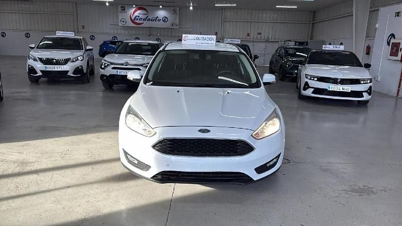 Usado Ford Focus Trend+ 125 CV (91 kW) 2017 Blanco Utilitario