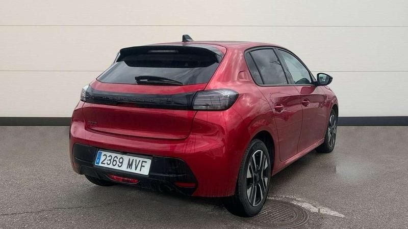 Usado Peugeot 208 Allure 102 CV (75 kW) 2024 Rojo Utilitario