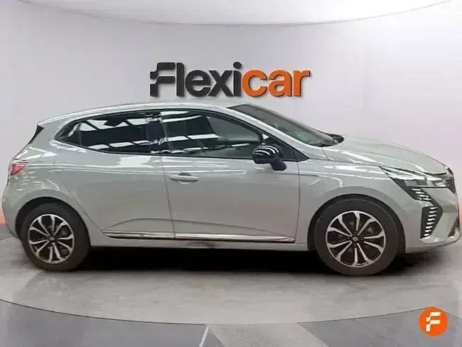 Usado Renault Clio Techno 90 CV (66 kW) 2025 Gris Utilitario