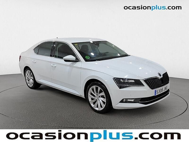 Usado Skoda Superb Style 150 CV (110 kW) 2016 Blanco Berlina