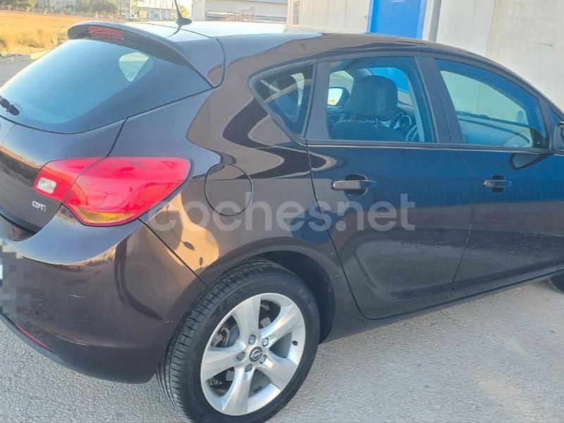 Usado Opel Astra Excellence 110 CV (80 kW) 2012 Gris / plata Berlina