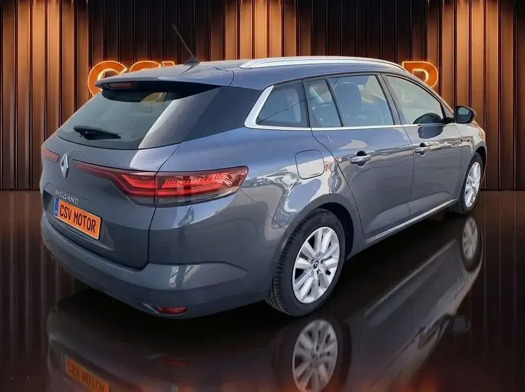 Usado Renault Mégane GrandTour Business 116 CV (85 kW) 2020 Gris / plata Familiar
