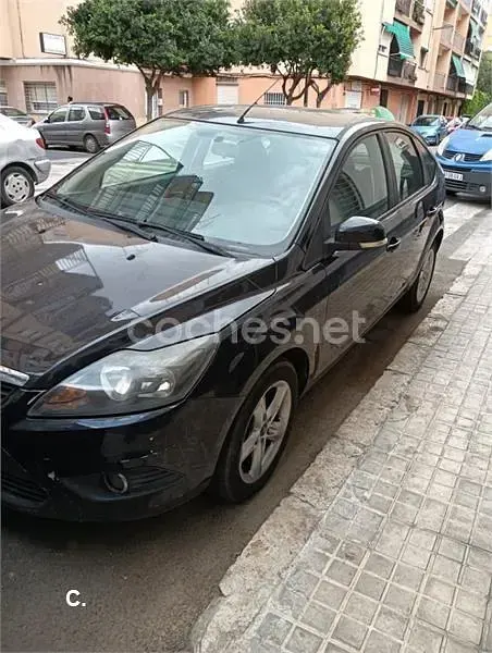 Usado Ford Focus Trend 109 CV (80 kW) 2008 Negro Berlina