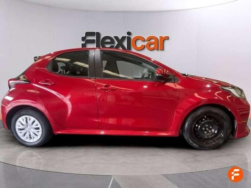Usado Toyota Yaris Hybrid Active 116 CV (85 kW) 2023 Burdeos Utilitario