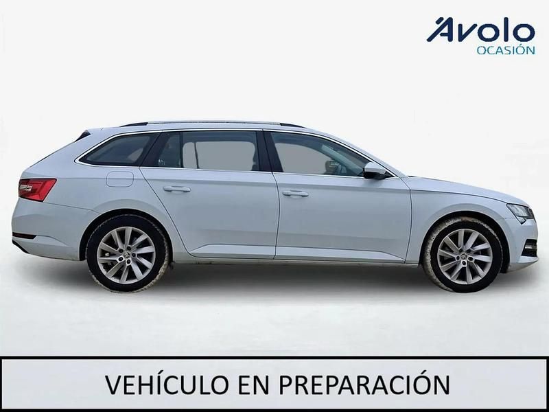 Usado Skoda Superb Ambition 150 CV (110 kW) 2022 Familiar